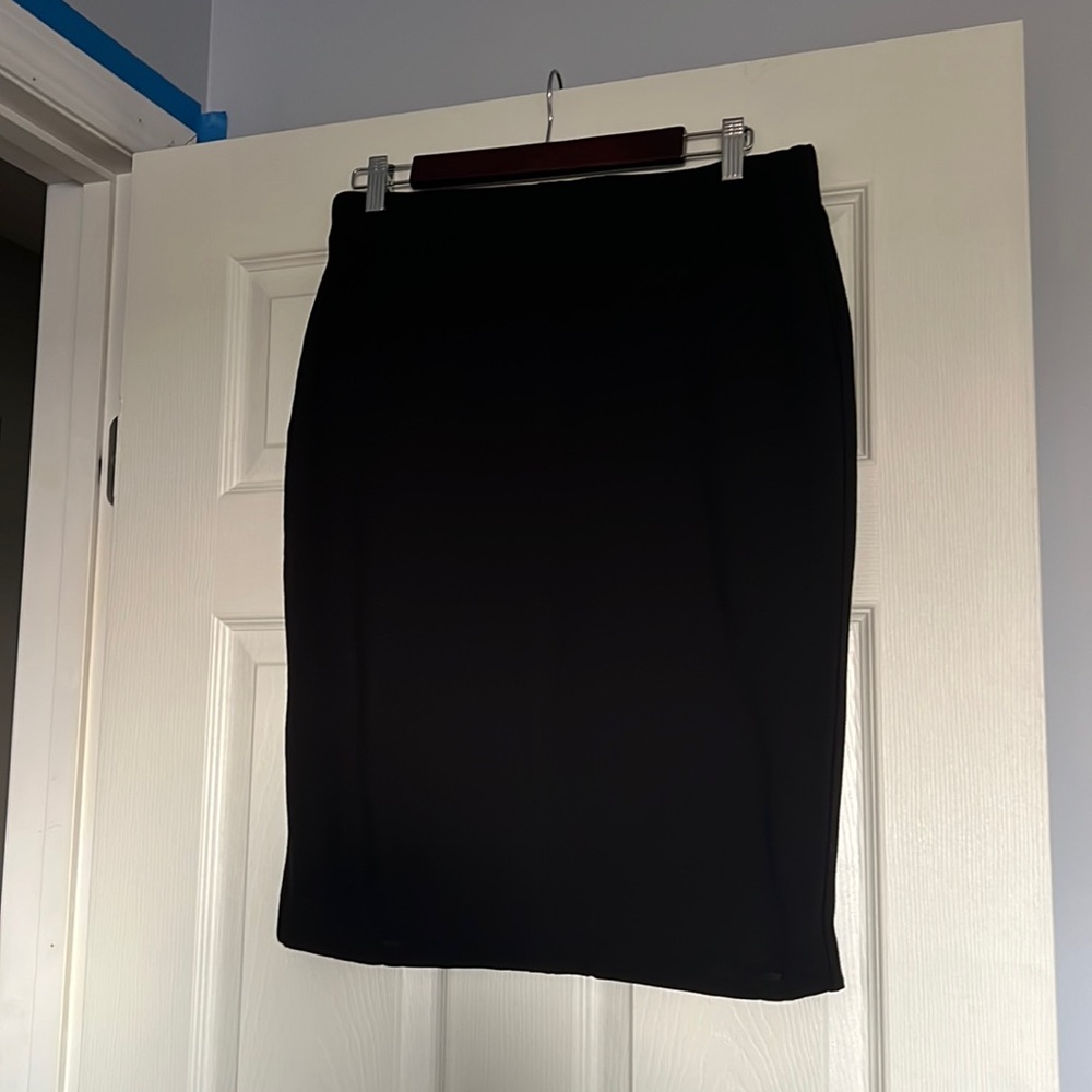 Black slim skirt with stretch
